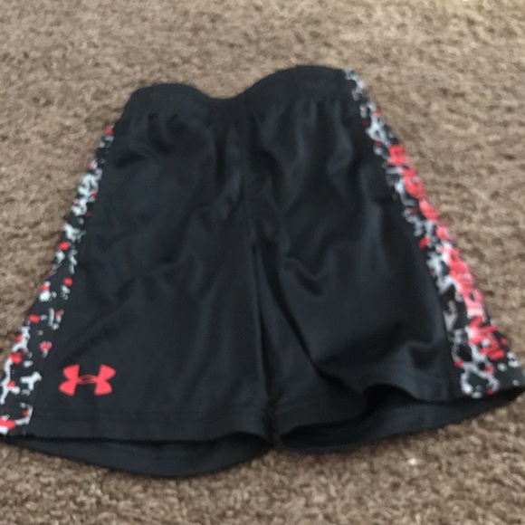 Size Youth Large Black Boys Under armour Shorts SC30